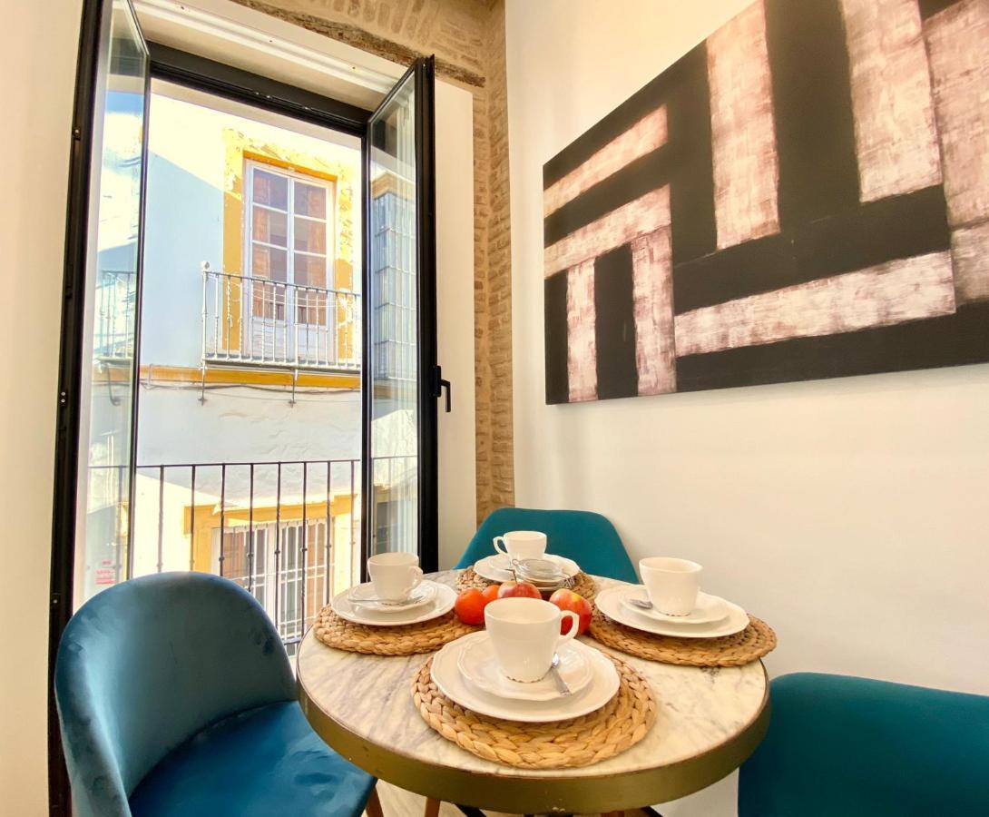 סביליה Magnificent Double Bedroom Apartment At Santa Cruz מראה חיצוני תמונה