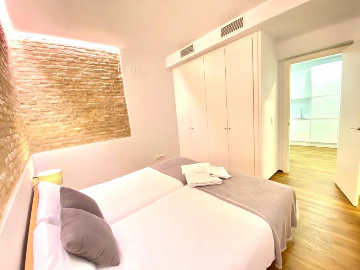 סביליה Magnificent Double Bedroom Apartment At Santa Cruz מראה חיצוני תמונה